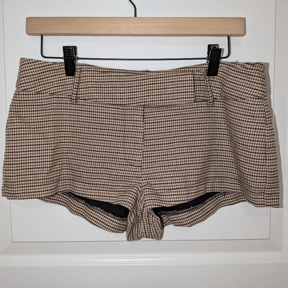 Forever 21 Stylish Tan Houndstooth Women's Shorts - Picture 1 of 4